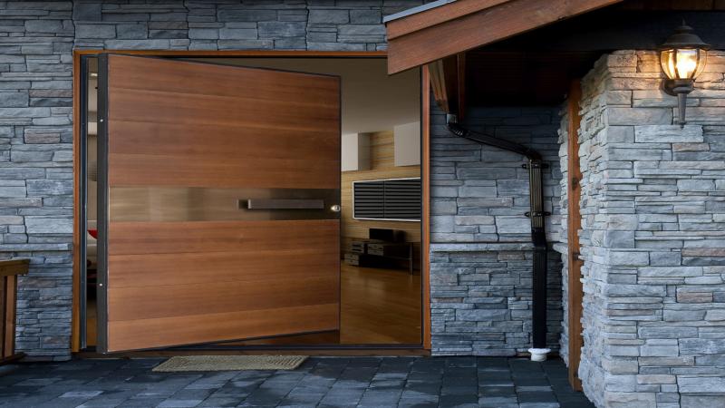 ΑΞΟΝΙΚΗ ΠΟΡΤΑ (PIVOT)